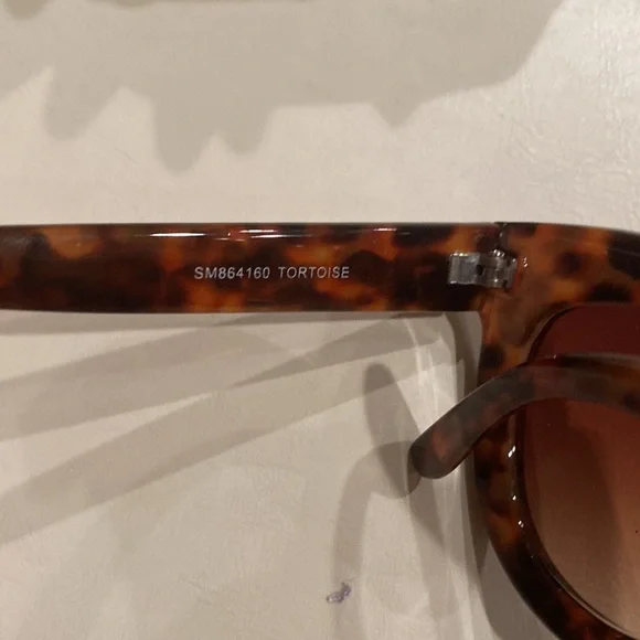 Sunglasses like New - Picture 3 of 4